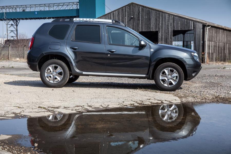 Dacia Duster Commercial 2015 года  (UK) (фото 7 из 17)